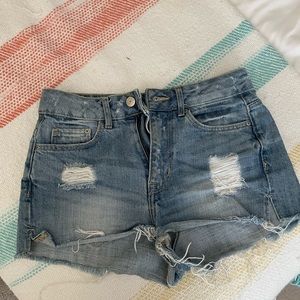 H&M light wash cropped shorts